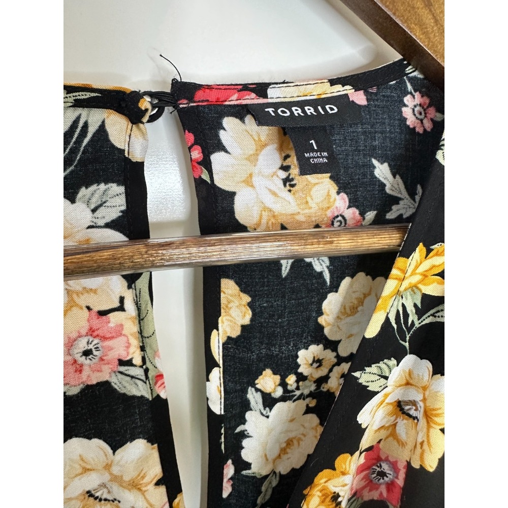 Torrid Floral Faux Wrap Challis Dress Flutter Sleeve Plus Size 1 1X Black Yellow - Picture 11 of 14
